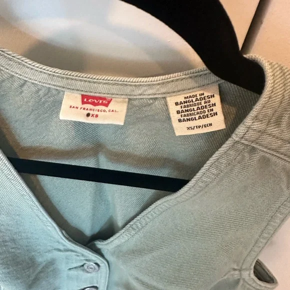 Levi's Cropped Denim Vest - Picture 3 of 3
